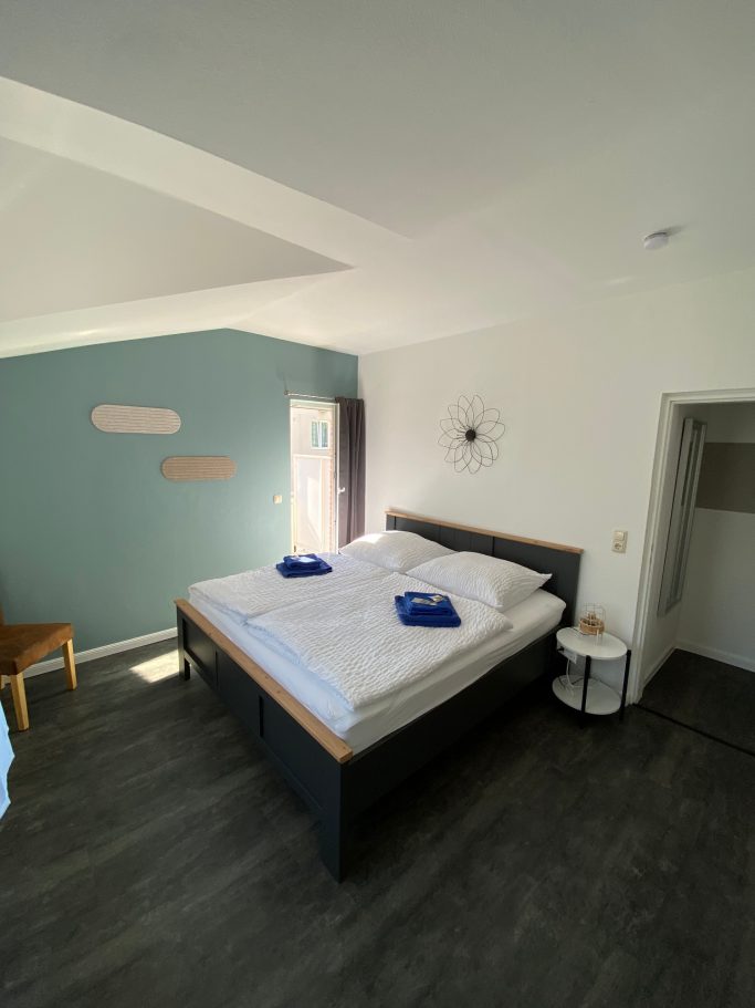 Schlafzimmer mit Balkon